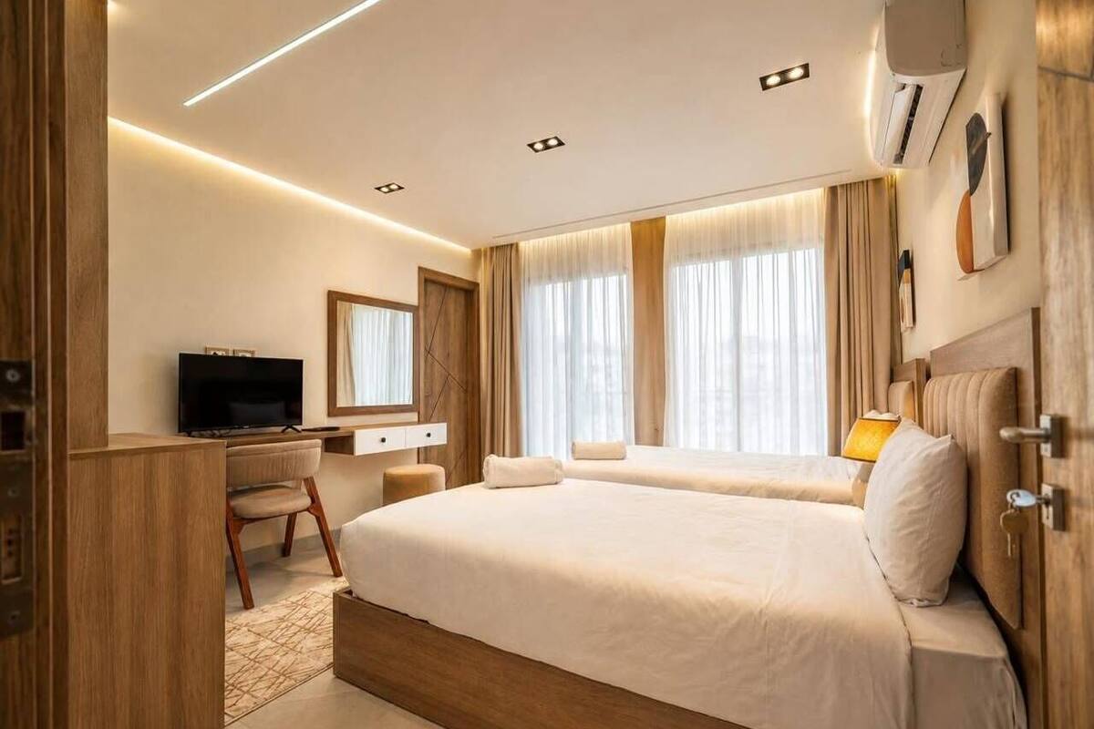 Panoramic Twin Room, Terrace, Pyramids View | Bäddmadrasser, gratis produkter i minibar, skrivbord och gratis wi-fi