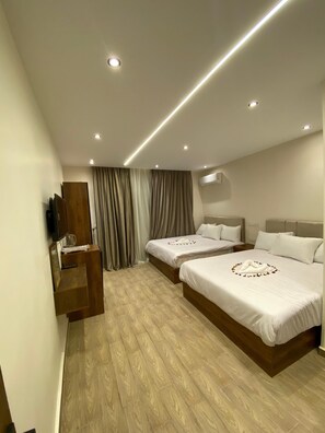 Premium bedding, down duvets, pillow-top beds, free minibar - Galleria Pyramids View Hotel (Giza)