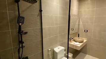 Superior Triple Room, Pyramids View | Banheiro | Chuveiro/banheira combinados, banheira de hidromassagem