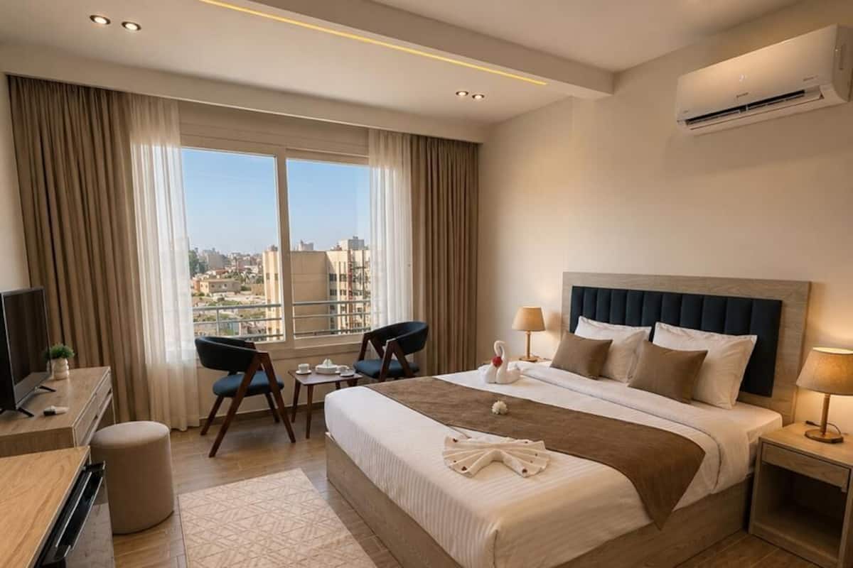 Bäddmadrasser, gratis produkter i minibar, skrivbord och gratis wi-fi
