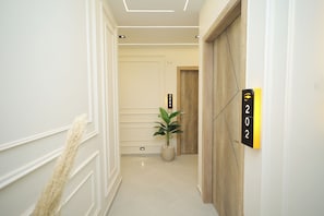 Hiên