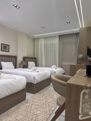 Premium bedding, down duvets, pillow-top beds, free minibar - Galleria Pyramids View Hotel (Giza)