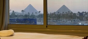 Galleria Pyramids View Hotel