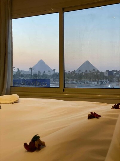 Galleria Pyramids View Hotel