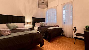 8 bedrooms, desk, iron/ironing board, WiFi