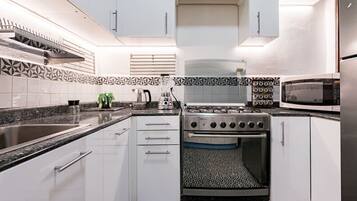 Fridge, microwave, oven, stovetop