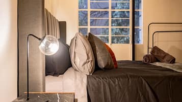 8 bedrooms, desk, iron/ironing board, WiFi