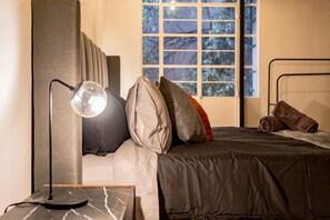 8 bedrooms, desk, iron/ironing board, WiFi