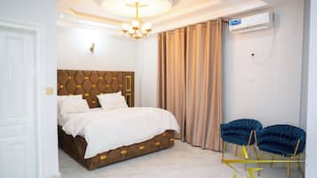 3 chambres, fer et planche à repasser, Wi-Fi, draps fournis