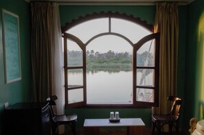 Desk, laptop workspace, free WiFi