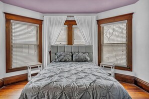 5 bedrooms, iron/ironing board, free WiFi, bed sheets