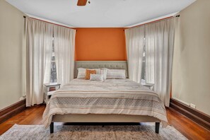 5 makuuhuonetta, silitysrauta/-lauta, ilmainen Wi-Fi, vuodevaatteet