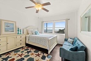 2 bedrooms, iron/ironing board, free WiFi, bed sheets - Golden Sunrise I Direct Ocean View/Beach Access I (Satellite Beach)