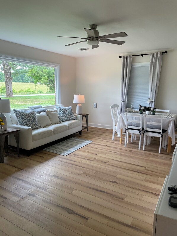 Smart TV - On The Farm - Charming 3 Bedroom Farm Experience or Just a Peaceful Getaway (Sparta)