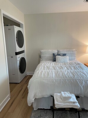 3 bedrooms, iron/ironing board, free WiFi, bed sheets - On The Farm - Charming 3 Bedroom Farm Experience or Just a Peaceful Getaway (Sparta)