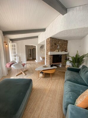 Books - Villa Saint-Cyprien Corse : la_casa.rosen (Lecci)