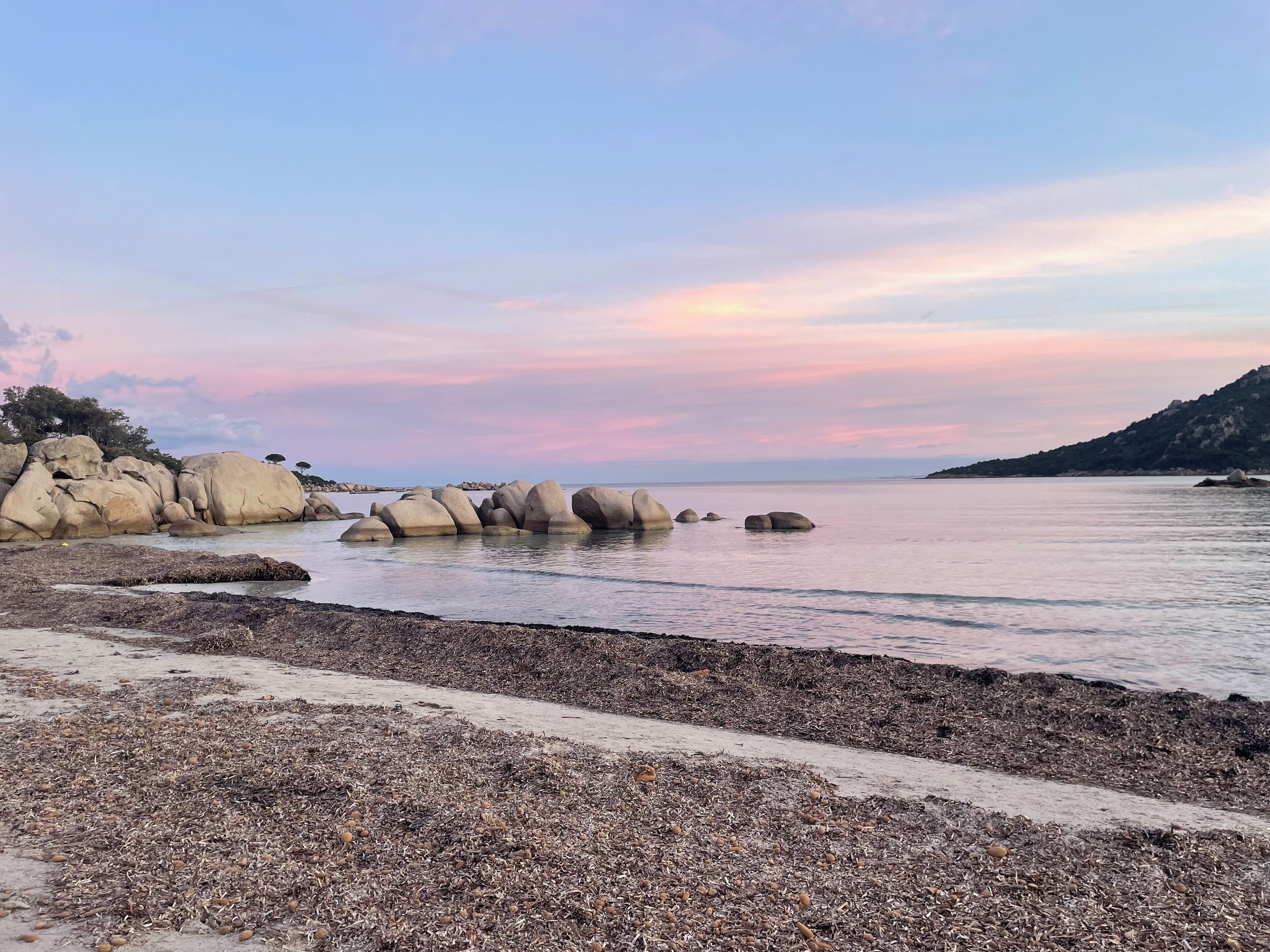 Una spiaggia nelle vicinanze