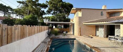 Et oppvarmet basseng