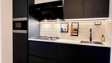 冰箱、微波炉、烤箱、炉灶