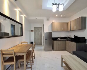 Interior - StayLuxia Studio with Kitchen, Sofabed, WiFi, Pool Netflix AC in vibrant Manila (Manila)