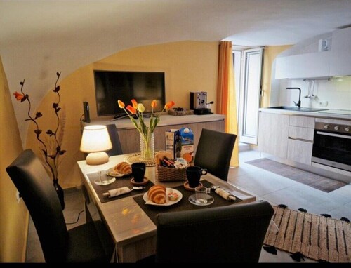 Delightful renovated studio apartment in the heart of naples