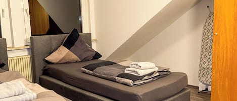 WiFi, bed sheets