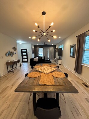 Dining - Charming 3-bedroom house - 10 minutes from Broadway (Nashville)