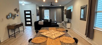 Charming 3-bedroom house - 10 minutes from Broadway