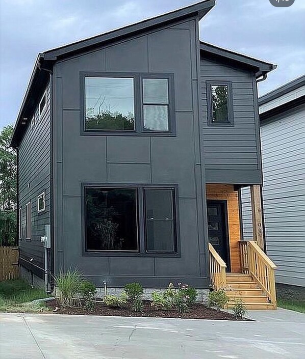 Exterior - Charming 3-bedroom house - 10 minutes from Broadway (Nashville)