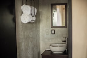 Comfort Studio, Balcony, City View | Bathroom