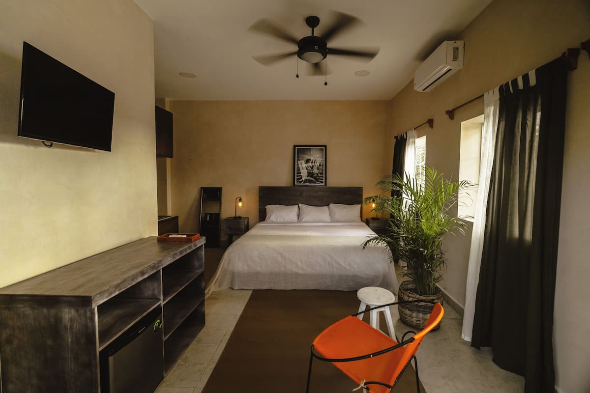 Comfort studio, balkon, uitzicht op stad | 1 slaapkamer, een kluis op de kamer, gratis wifi, beddengoed