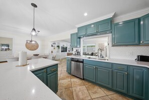 Fridge, microwave, oven, stovetop - Luxury Getaway In Naples | Pool & Elegant Remodel (Naples)