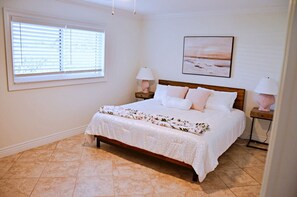 3 camere, una scrivania, ferro/asse da stiro, Wi-Fi gratuito