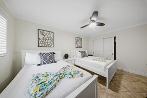 3 habitaciones, escritorio, tabla de planchar con plancha y wifi gratis 