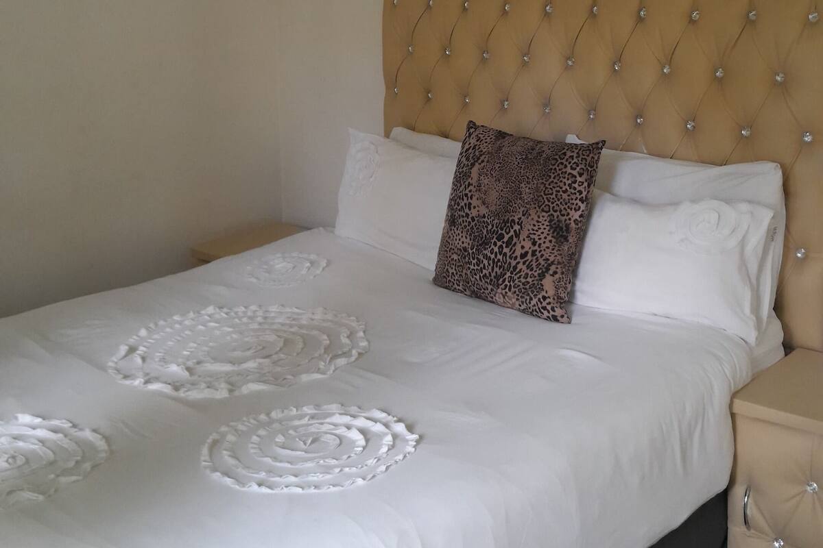 Standard Room | 1 bilik tidur, peralatan tempat tidur premium, Wi-fi percuma