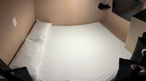 Espacio para trabajar con laptop y wifi gratis 