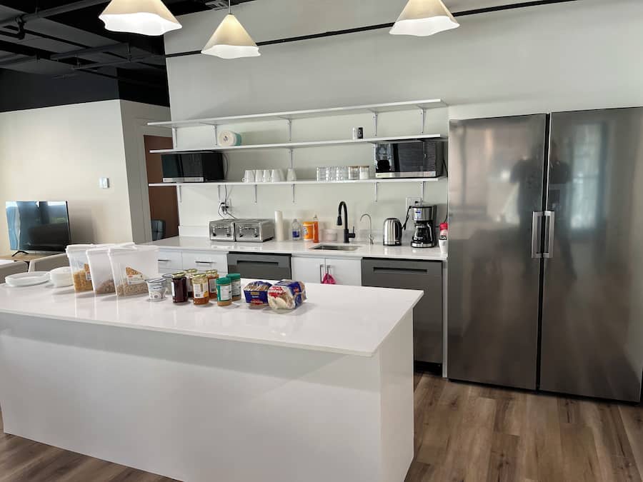 Full-sized fridge, microwave, dishwasher, cookware/dishes/utensils