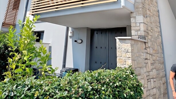 A modern two-story building with a flat roof, wooden slatted balconies, and a stone facade. - Bed & Bergamo Holiday Home in neighborhood surrounded by greenery, 5km from the airport! (Bergamo)