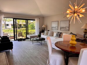 Smart TV - “Charming 2-bedroom villa surrounded by stunning golf courses in PGA National. (Palm Beach Gardens)