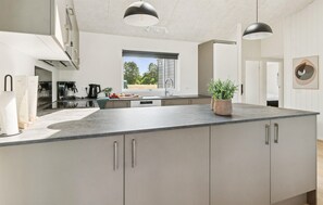 Kühlschrank, Mikrowelle, Geschirrspüler