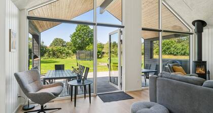 Amazing home in Højby with sauna