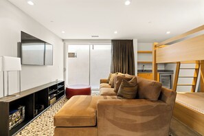 4 habitaciones, escritorio, tabla de planchar con plancha y wifi gratis 