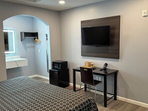 Deluxe Single Room, Non Smoking | Bathroom | Towels, soap, shampoo, toilet paper - Dutch Motel (Loma Linda)