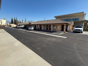 Exterior - Dutch Motel (Loma Linda)
