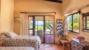 5 bedrooms, desk, free WiFi, bed sheets