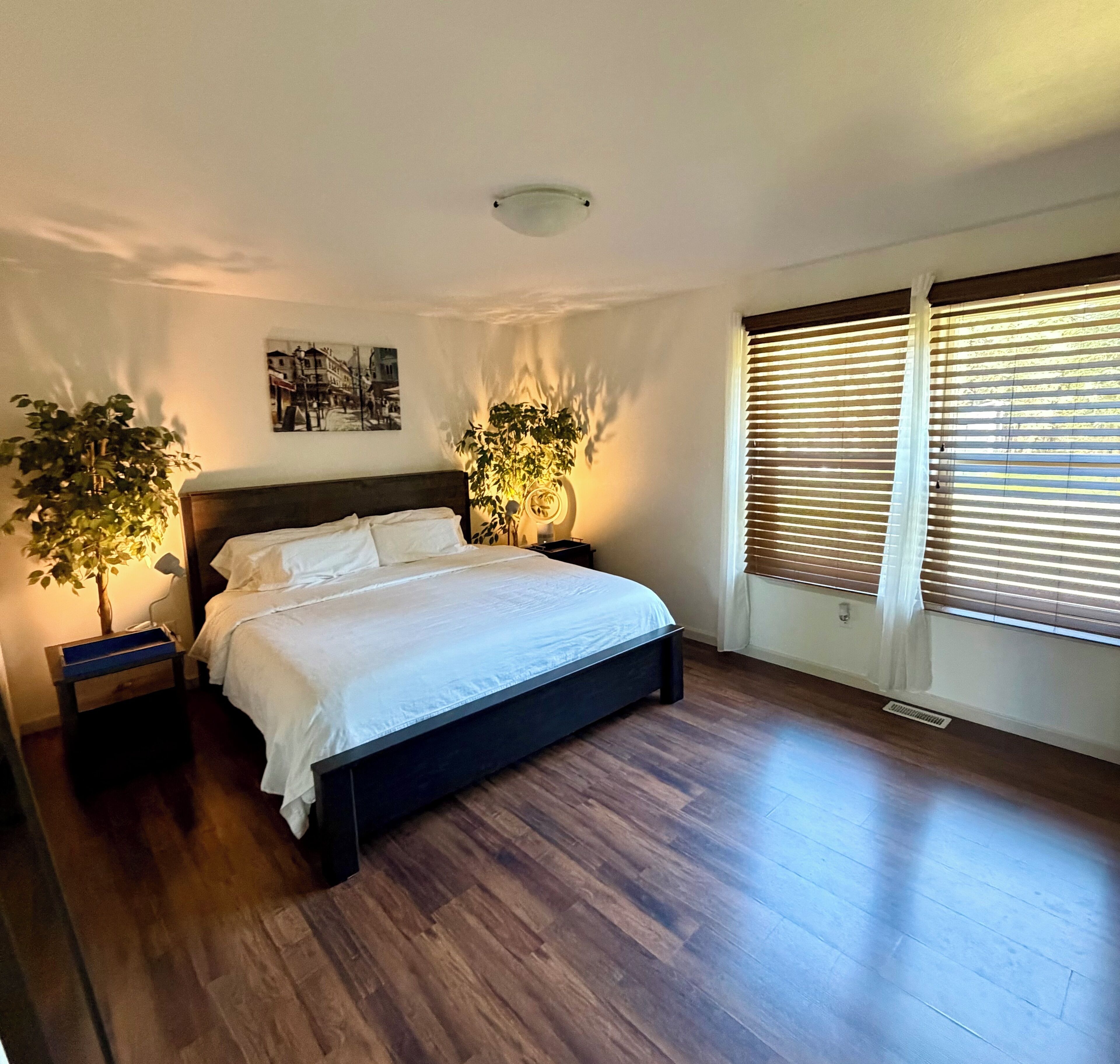 4 bedrooms, desk, iron/ironing board, free WiFi