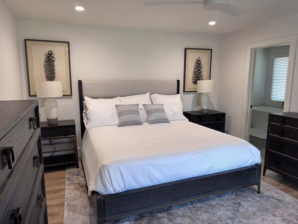 4 室のベッドルーム、アイロン / アイロン台、WiFi (無料)、ベッドシーツ