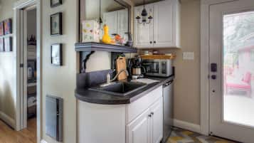 Fridge, microwave, coffee/tea maker, electric kettle