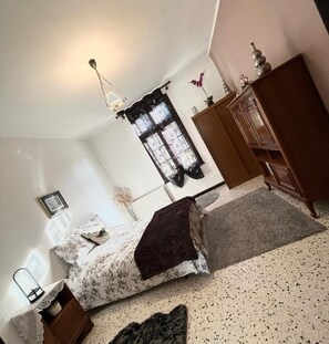 4 bedrooms, iron/ironing board, travel crib, free WiFi
