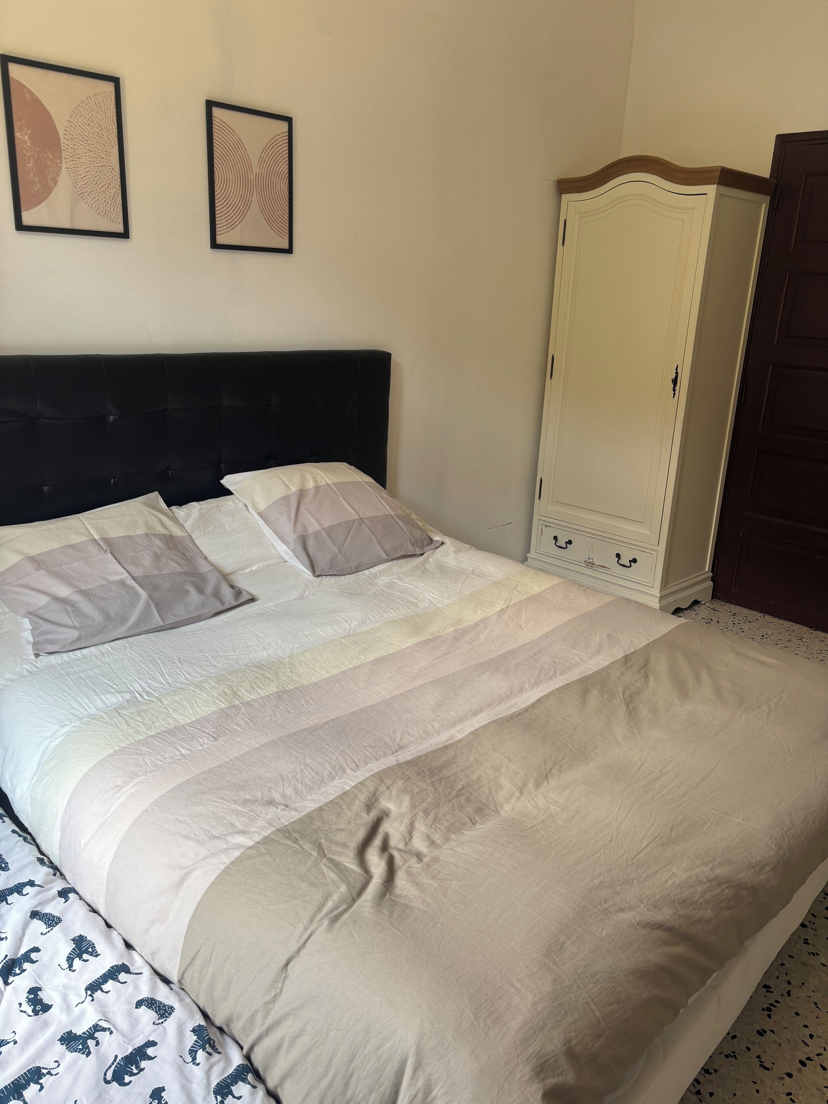 4 chambres, fer et planche à repasser, lit parapluie, Wi-Fi gratuit